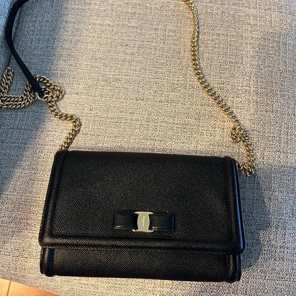 Ferragamo vara bow bag dimensions: height 12.5 CM length 19.0 CM width 4.5 CM